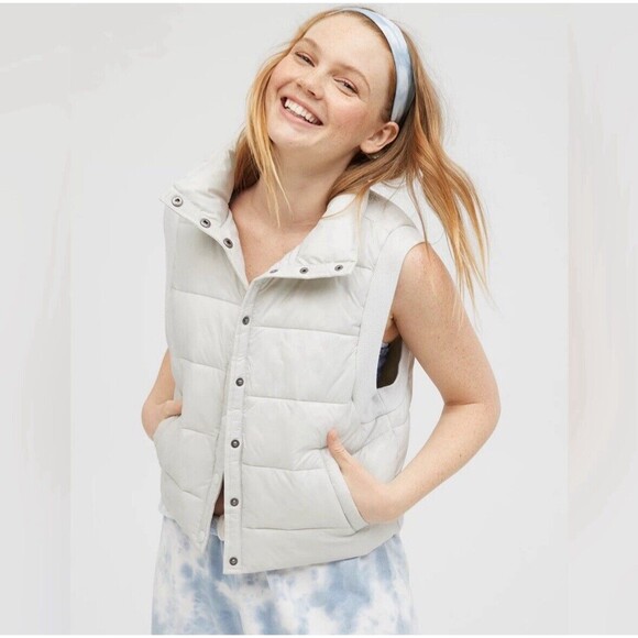 Aerie OFFLINE Medium Glacier Gray Puffer Vest Button Snap Closure Pockets NWOT - Picture 1 of 11